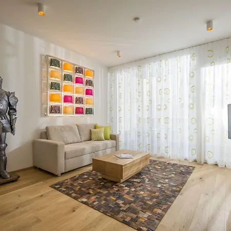 Private Living Ξενοδοχείο με διαμερίσματα 4*