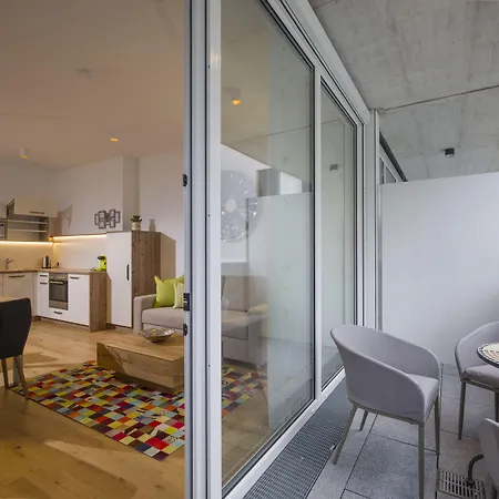 Private Living 4*
