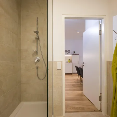 Private Living 4*