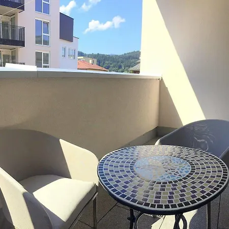 Private Living 4*