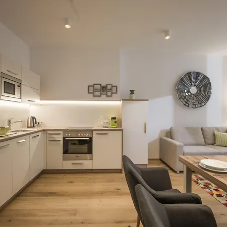 Private Living 4*